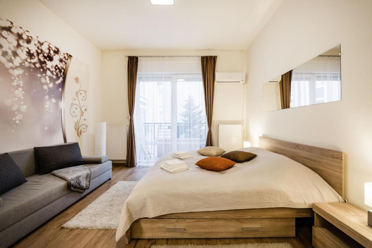 Downtown Charm With Balcony And Garden View * Budapesta