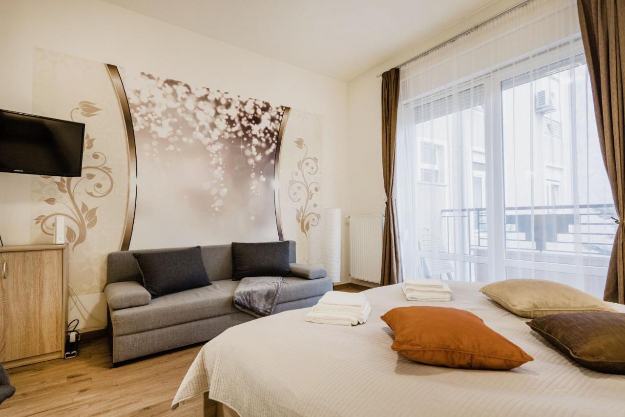 Apartament Downtown Charm With Balcony And Garden View Budapesta