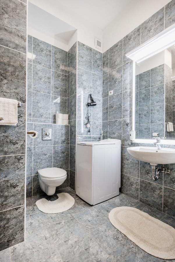 Downtown Charm With Balcony And Garden View Apartament Budapesta
