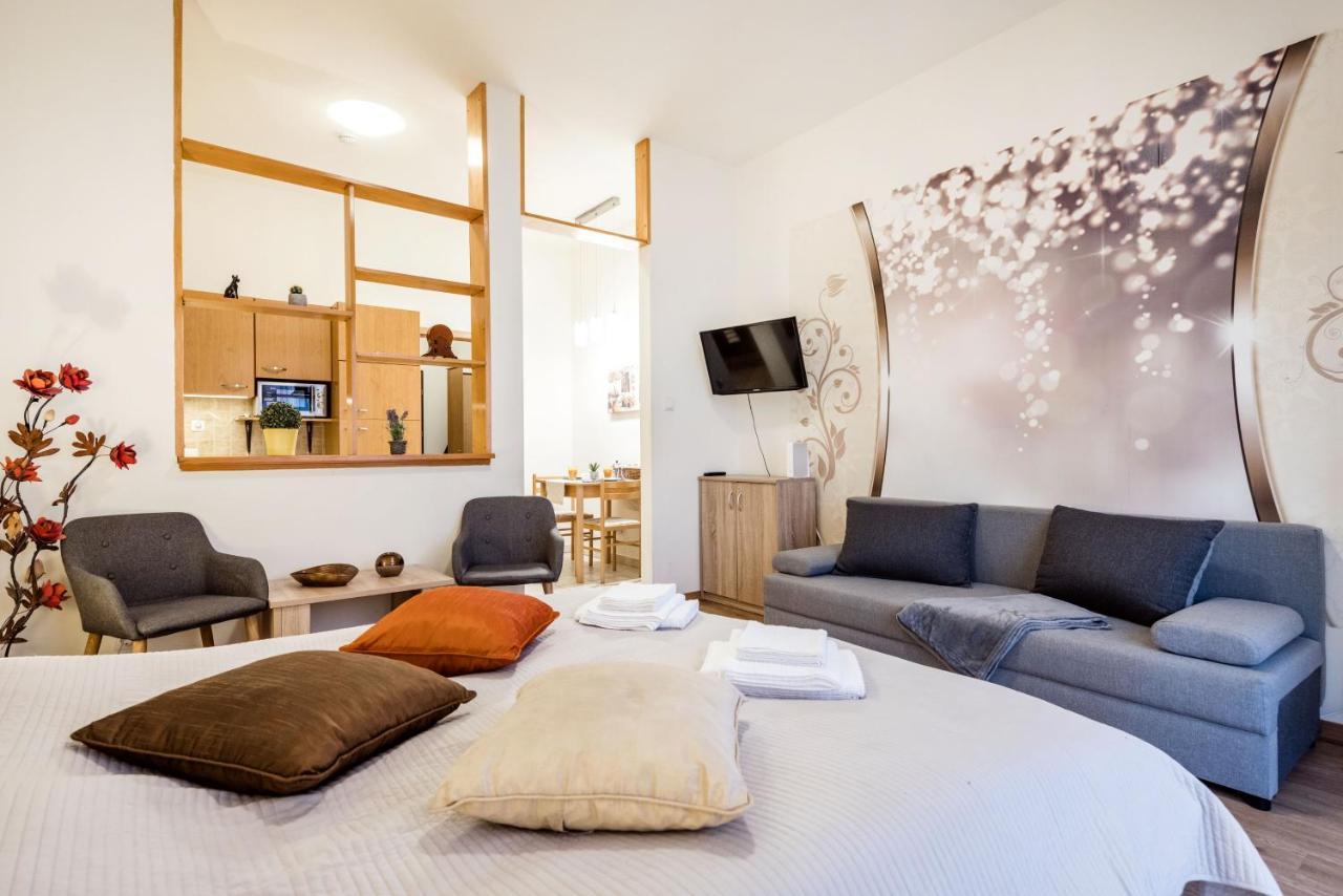 Downtown Charm With Balcony And Garden View * Boedapest